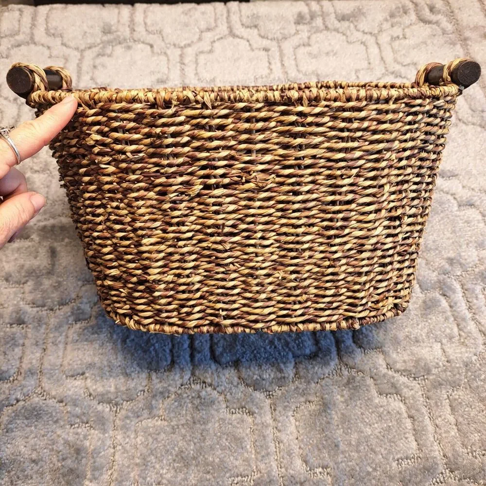WICKER BASKET WITH WOODEN HANDLES MEDIUM TAN BROWN WOVEN OVAL WOODEN BOHO DECOR